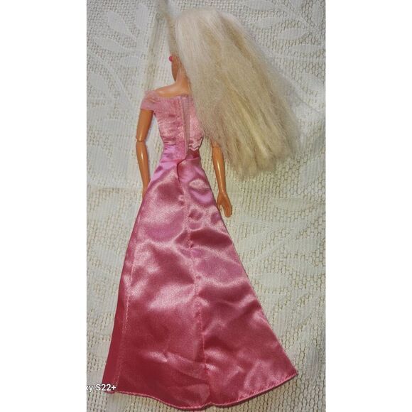 Barbie Mattel with candy pop dress and gown - Picture 5 of 11